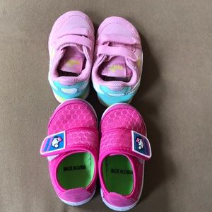 Infant girl shoes. Size 4.